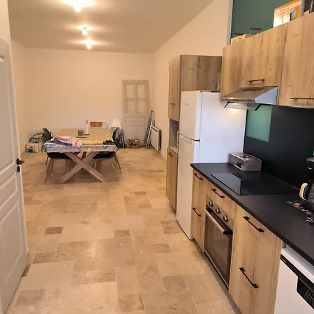 La Grand Cour * Lencloître