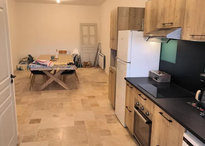 La Grand Cour * Lencloître