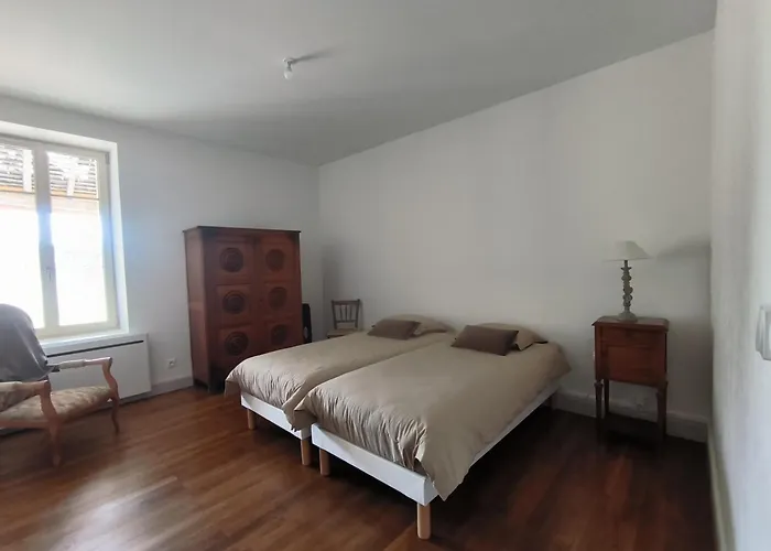 בית נופש La Grand Cour *